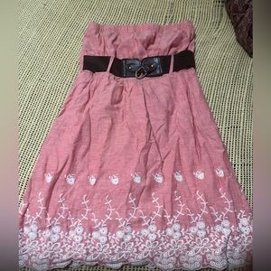 Rue 21 pink belted strapless mini dress. Lace flower embellished. Size MED